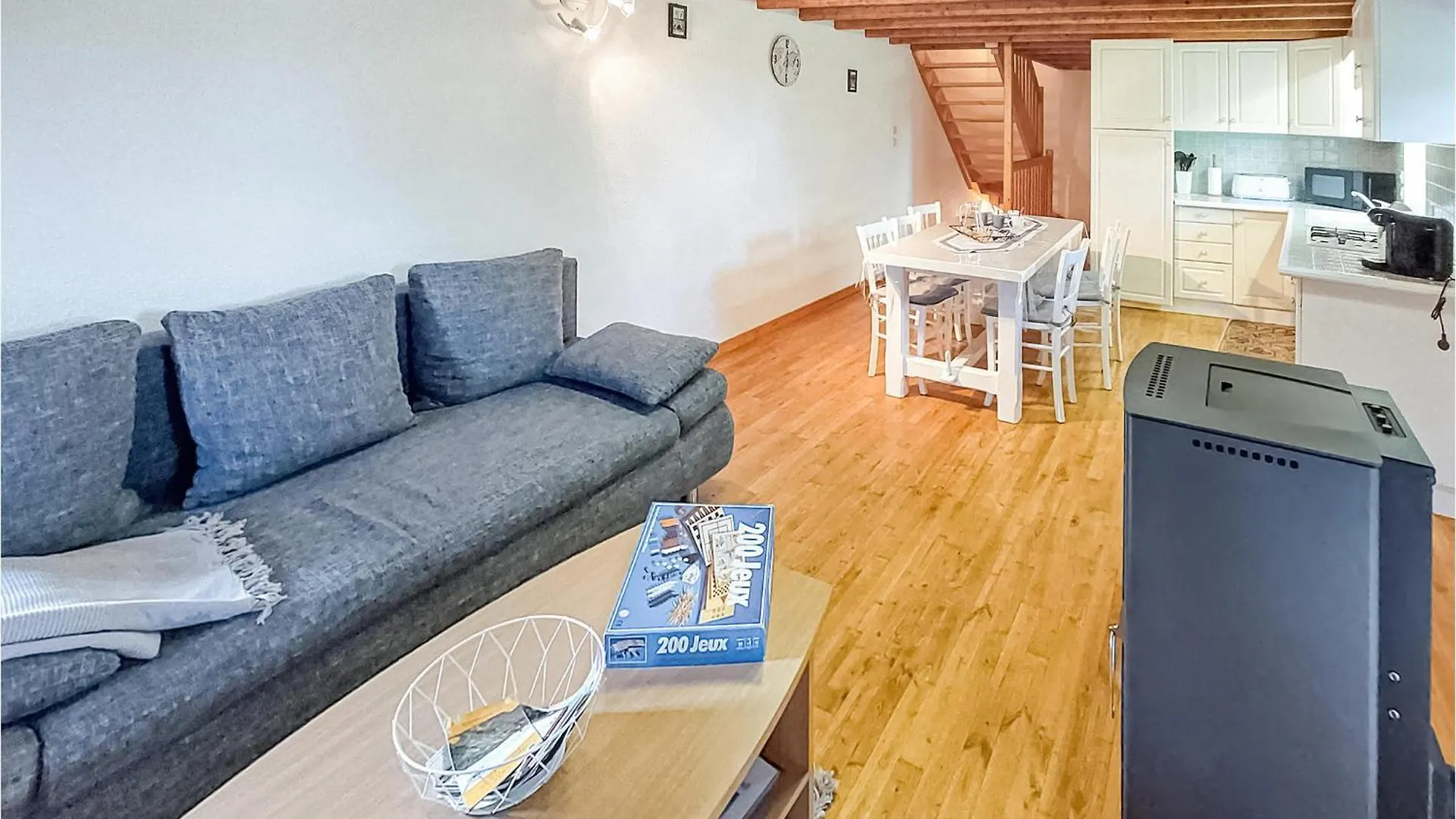 Holiday home 3 Bedroom Stunning Home In Essertines-En-Chatelne