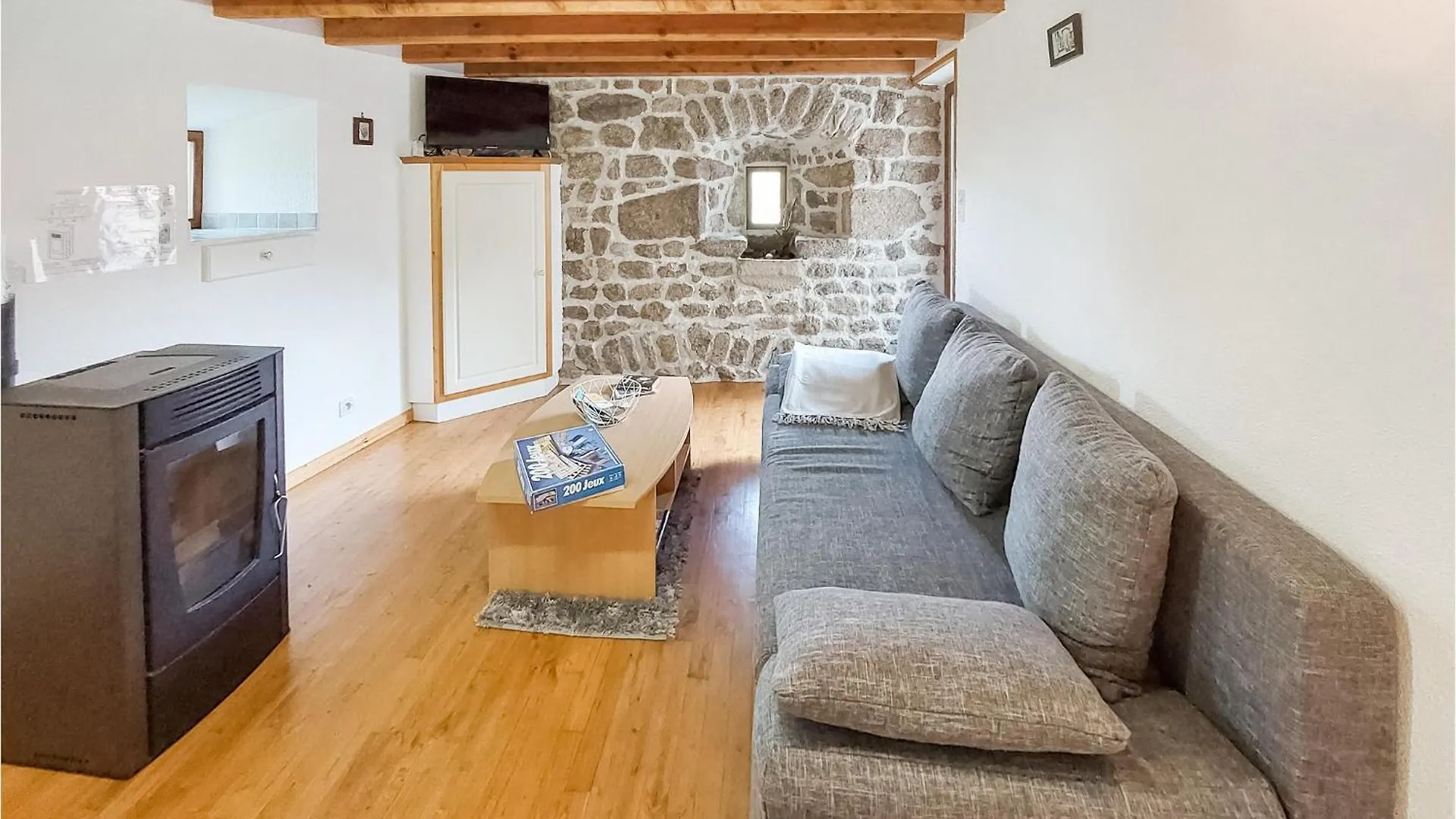 3 Bedroom Stunning Home In Essertines-En-Chatelne Holiday home Essertines-en-Chatelneuf