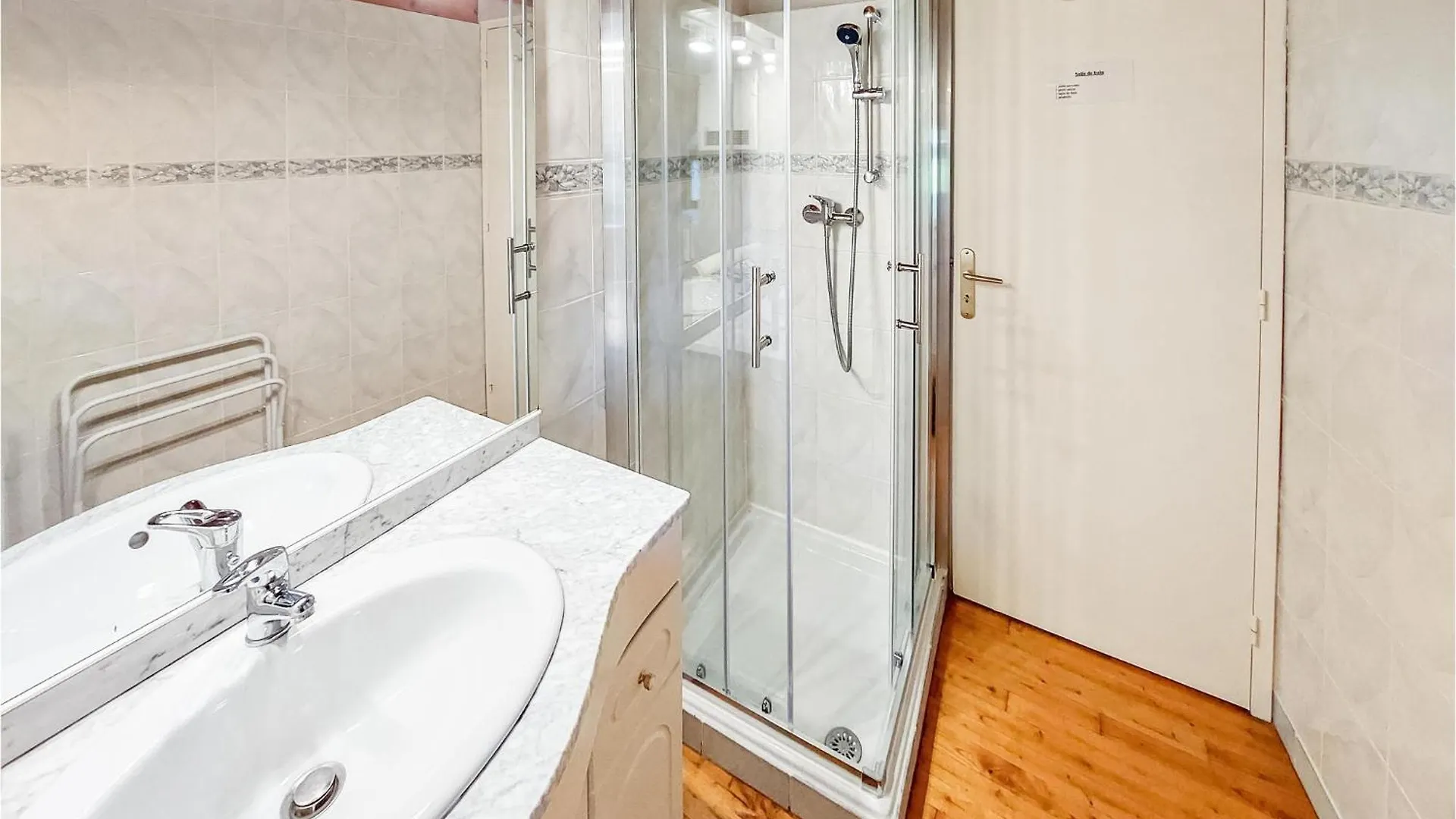 Holiday home 3 Bedroom Stunning Home In Essertines-En-Chatelne