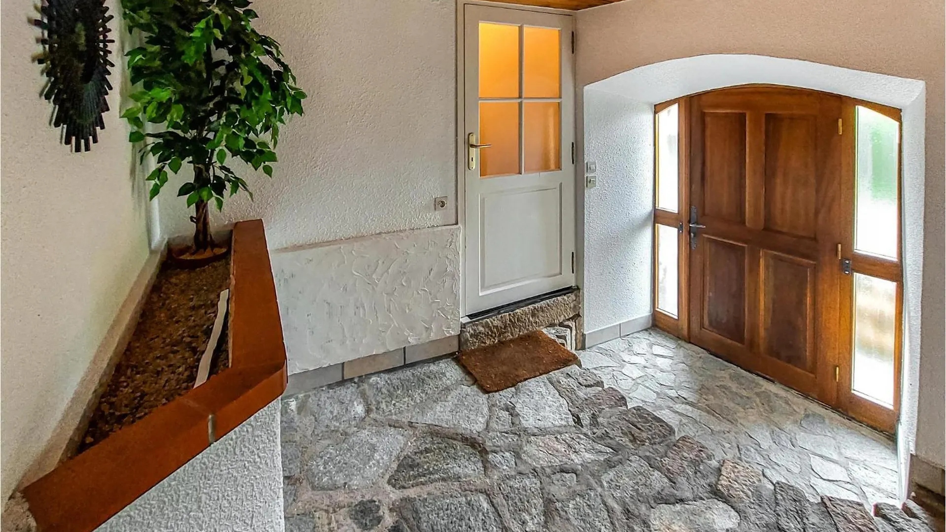 3 Bedroom Stunning Home In Essertines-En-Chatelne Holiday home