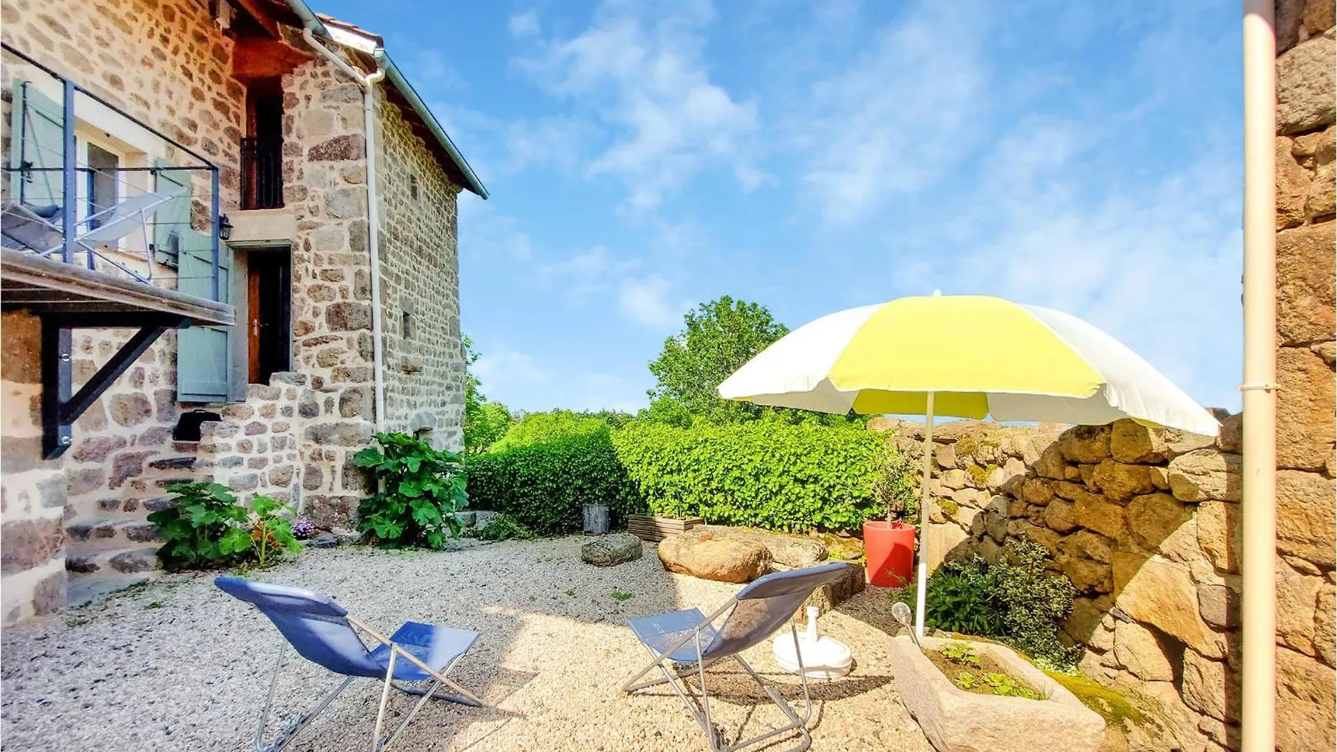 3 Bedroom Stunning Home In Essertines-En-Chatelne 0*, Essertines-en-Chatelneuf France